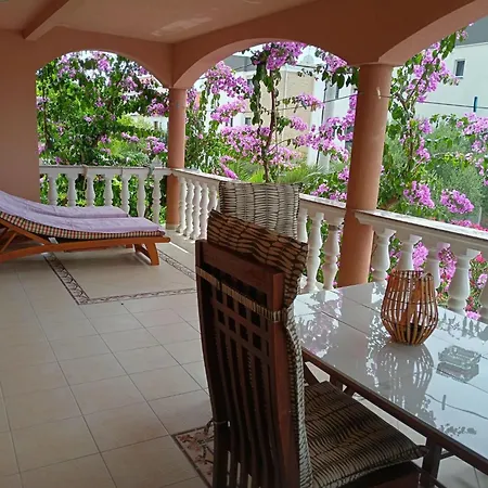 Apartmán Mit Privater Terrasse By Interhome