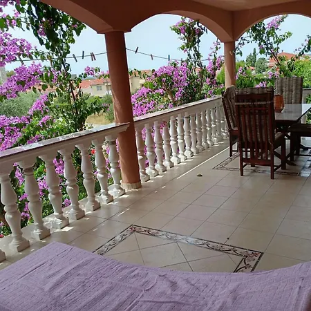 Mit Privater Terrasse By Interhome Apartmán